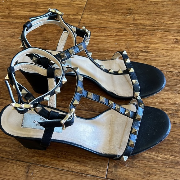 Valentino Garavani Rockstud Sandal - Picture 3 of 5